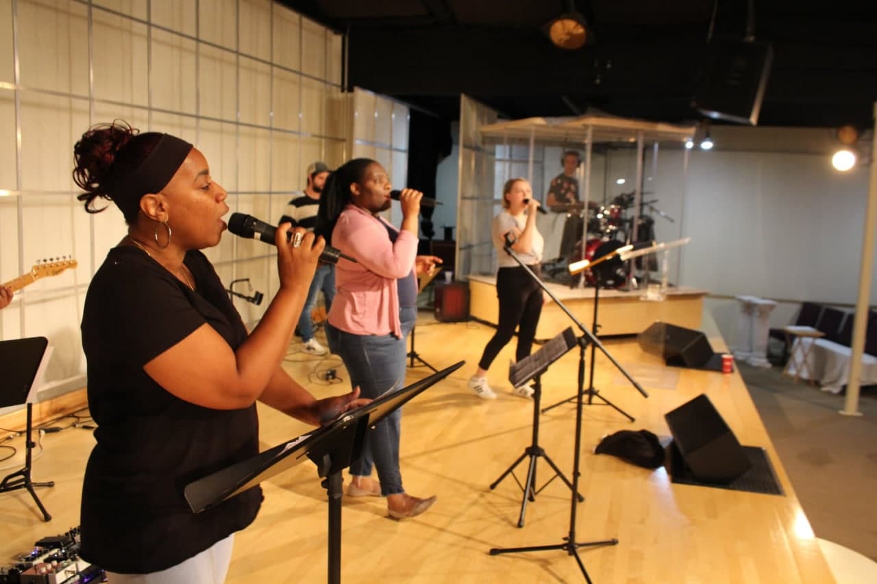 Chapel Worship Team Opens Online Worship Concert